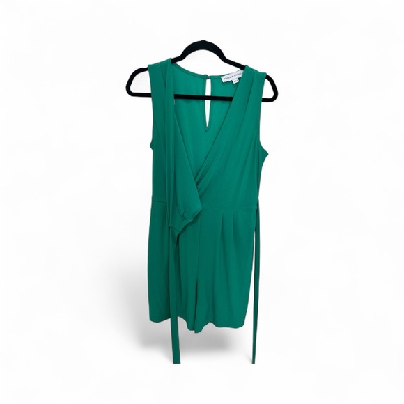 Green Sleeveless Wrap Romper - Picture 4 of 8